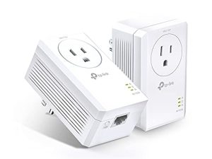 TP-Link AV1000 Powerline Ethernet Adapter (TL-PA7017P KIT) - منفذ جيجابت ، التوصيل والتشغيل ، مقبس طاقة إضافي للأجهزة الإضافية ، مثالي للتلفزيون الذكي