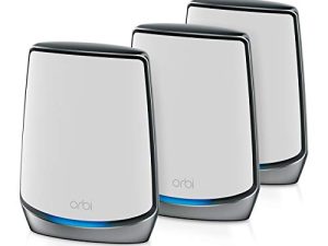 NETGEAR Orbi Whole Home Tri-band Mesh Wi-Fi 6 System (RBK853) - موجه مع موسعين للأقمار الصناعية ، تغطية تصل إلى 7500 قدم مربع ، 100 جهاز ، AX6000 (حتى 6 جيجابت في الثانية)